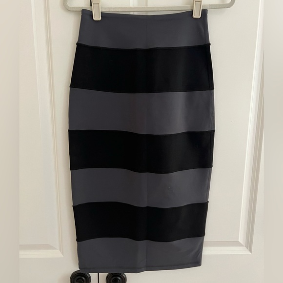 NWOT Lululemon Yoga Over Skirt Coal / Black | Sz 6 | Rare | Vintage | Midi Skirt - Picture 9 of 13